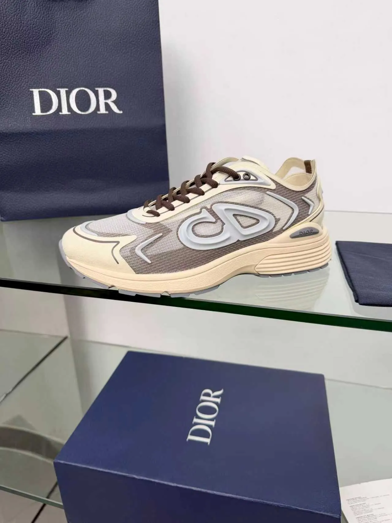 Men's men's shoes pP560! DIOR#B30 COUNTDOWN TECH shoes 1. Inspired by lighter running shoes this season 2. Made of multi-layer transparent nylon upper, full of futuristic feel 3. CD30 rubber logo on the tongue/heel to highlight the brand style 4. Equipped with ultra-light foam midsole for the ultimate comfortable wearing experience 5. The entire series uses WELDED (seamless bonding) technology to ensure durability and lightness 6. Full-size dopamine color matching, perfect choice for couples shoes😜